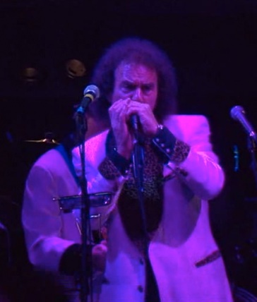 PG playng at cafe de paris